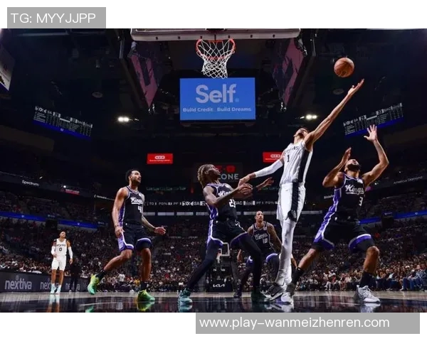 蓝网与勇士激战正酣NBA赛场精彩对决引发球迷热议